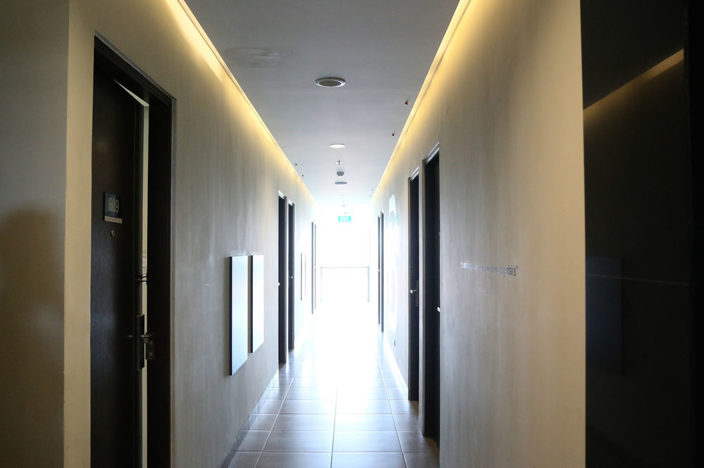 Cleo Hotel Jemursari Surabaya Exterior foto